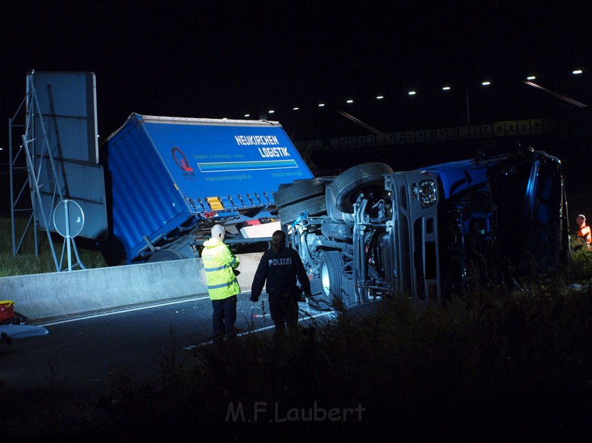 Einsatz BF Koeln PEINGEKLEMMT in Leverkusen P154.JPG